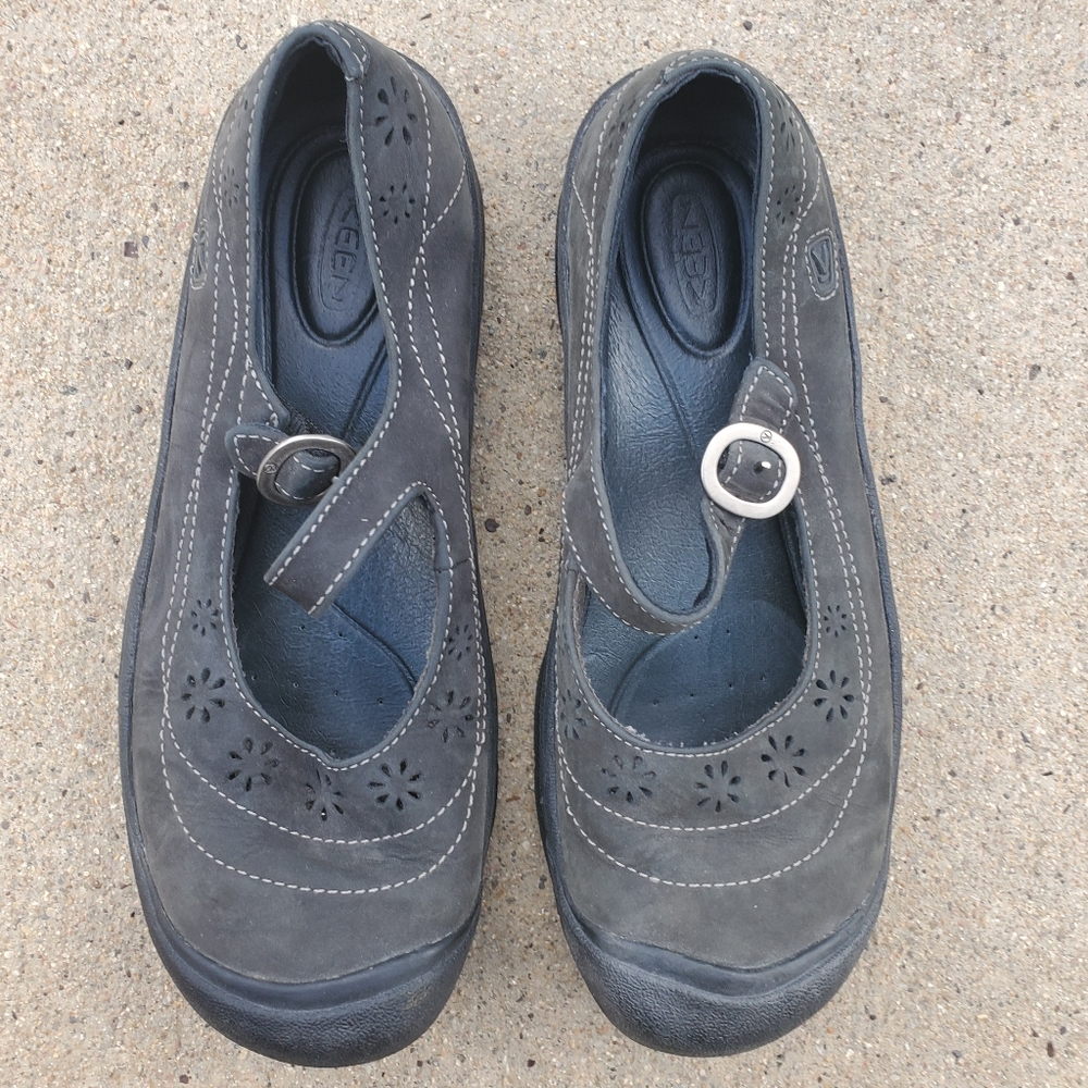 Keen Women's Flat Shoe 9.5